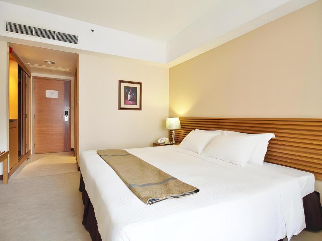 Caritas Oswald Cheung International House Hotell Hongkong Exteriör bild